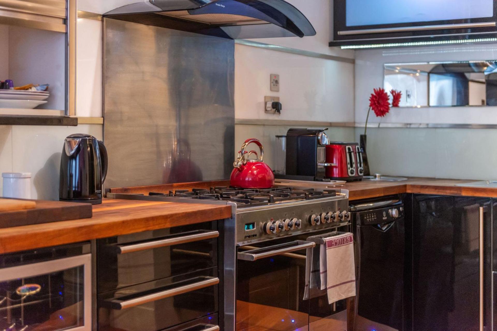 The "Red Room Apartment" - Fitzrovia - By Frankie Says London Eksteriør bilde